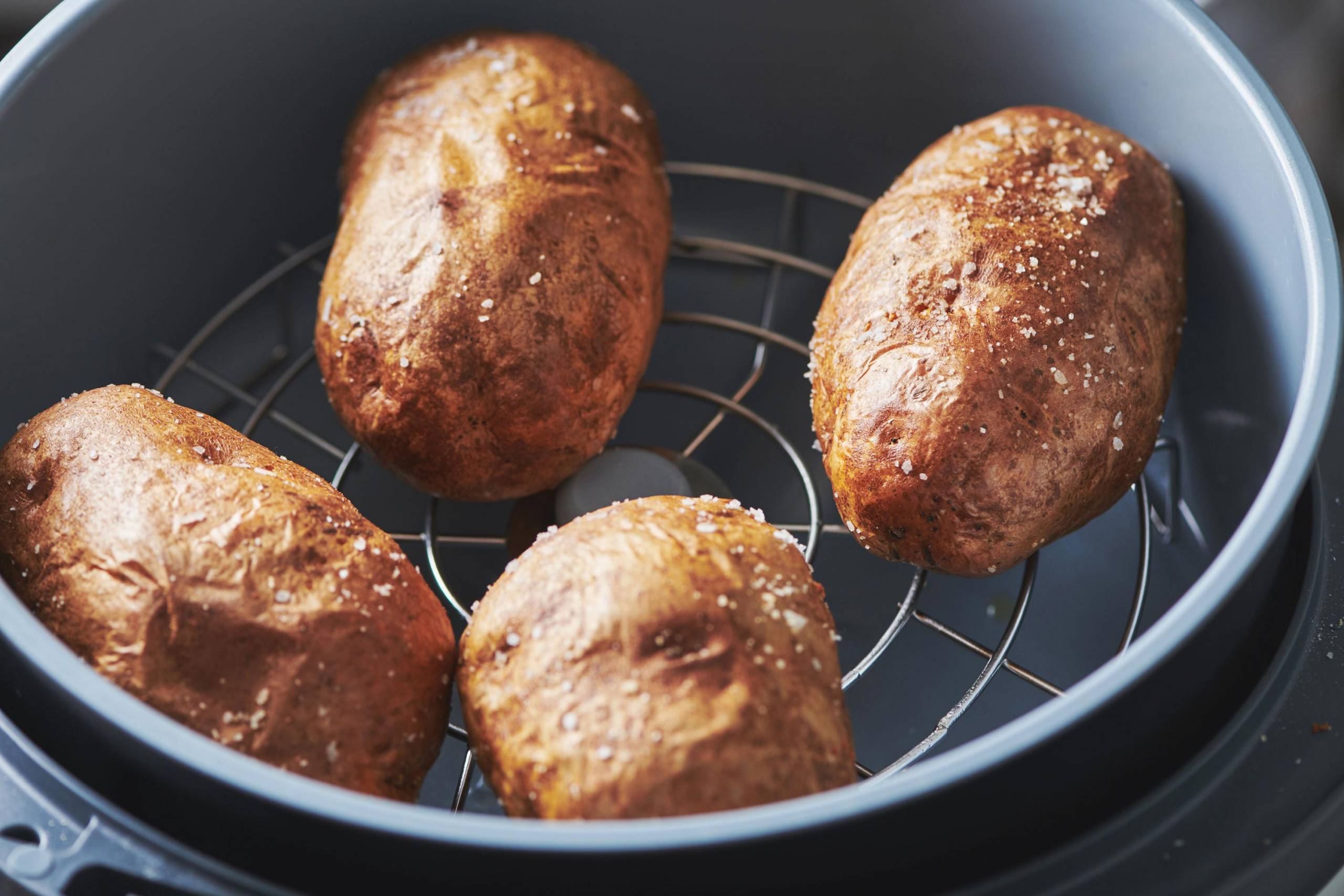 How to Cook Baked Potatoes in an Air Fryer