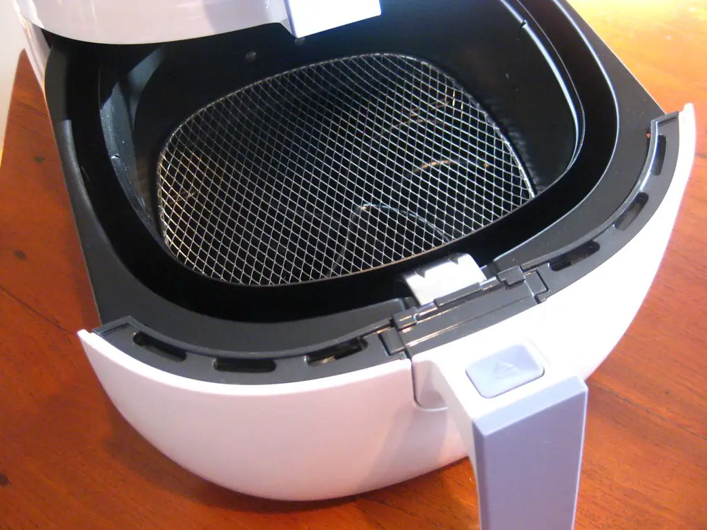 How to keep food from flying around in Air Fryer