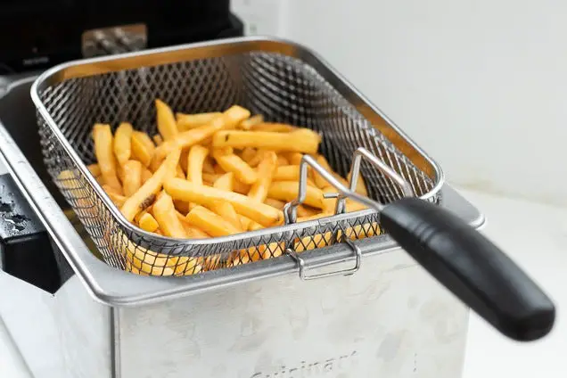 why is my deep fryer not getting hot?